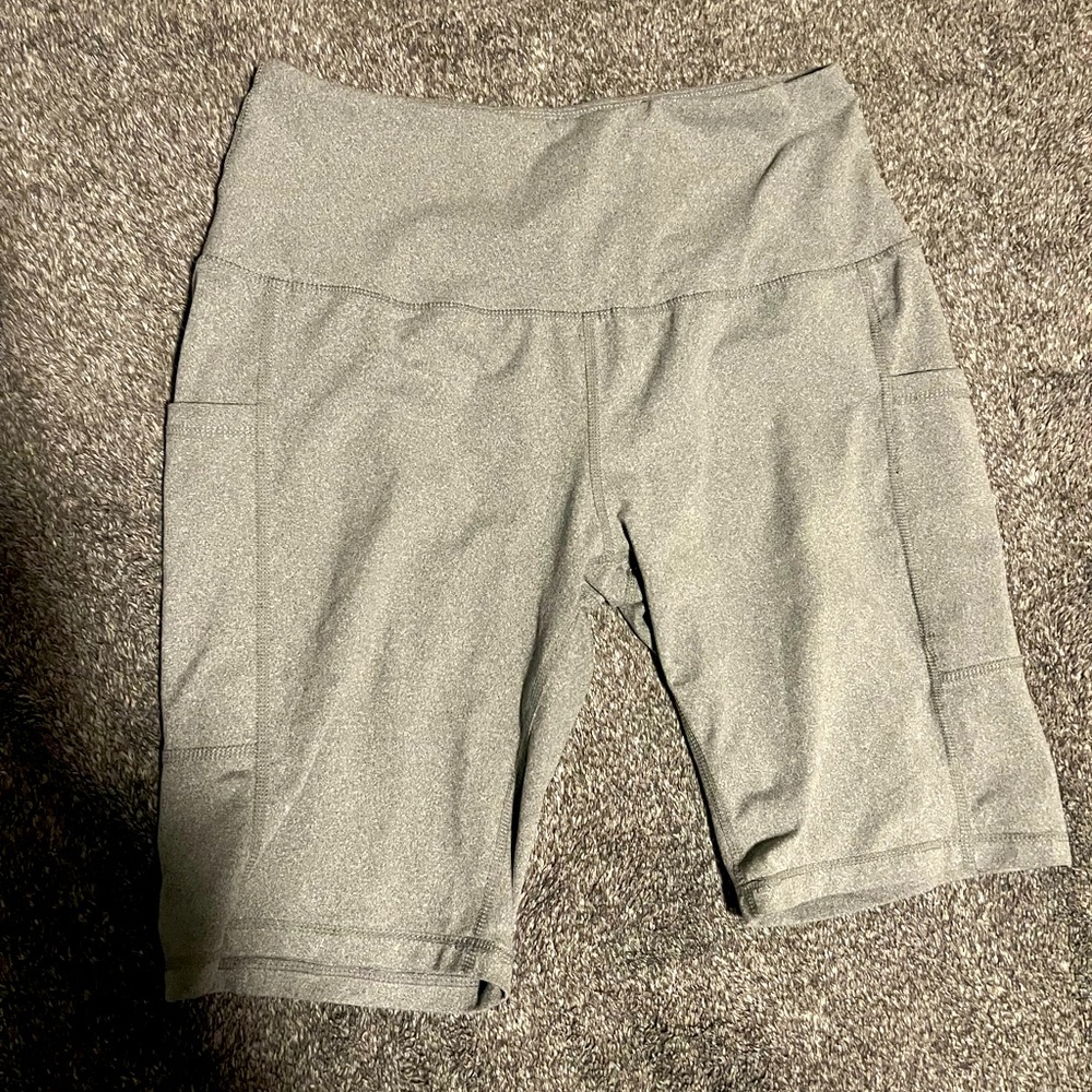 Women’s medium active shorts